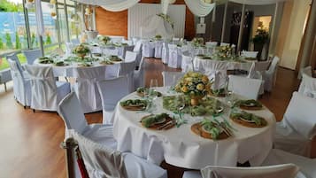 House | Banquet hall