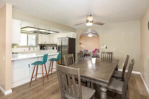 Dining - Aashiyana · Hot Tub, Fire Pit & Games Near Beach (Oceano)
