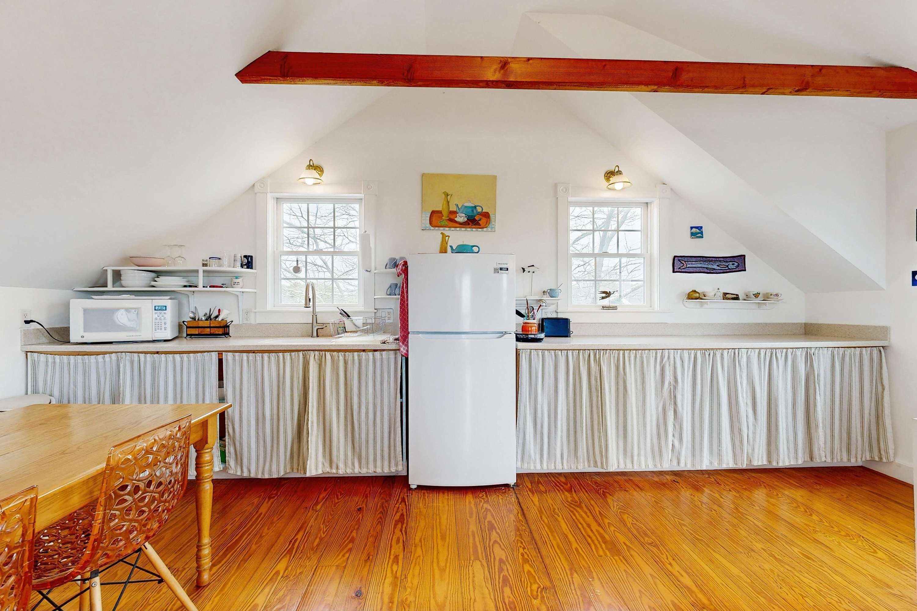 Fridge, microwave, toaster