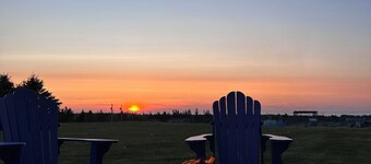 Stage View Cottage: 5 Minutes to Cavendish Beaches