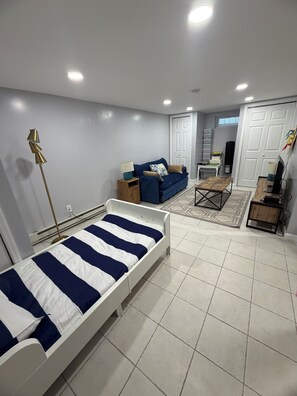 Room - 2BR Private Basement Near MetLife - Sleeps 5 - NYC Bus 40min (Fair Lawn)