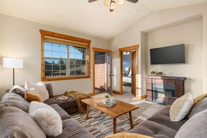 Smart TV, fireplace, computer monitors