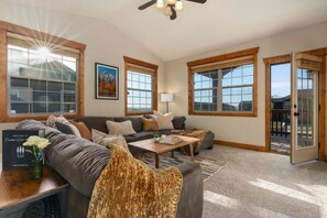 Smart TV, fireplace, computer monitors
