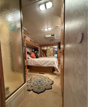 Room - Campers & Fishermen’s Paradise close to A-Theater (Camdenton)