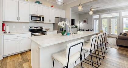 Virginia Beach townhouse, walk to boardwalk