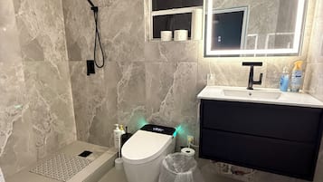 Handtücher, Seife, Toilettenpapier