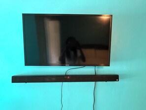 Television - Single Bedroom with Bathroom and AC (Providenciales)