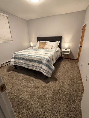 2 bedrooms, iron/ironing board, free WiFi, bed sheets - Cozy 2-bedroom house in quaint Sturgis.  1 Mile to Main Street (Sturgis)