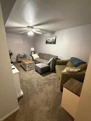 Smart TV - Cozy 2-bedroom house in quaint Sturgis.  1 Mile to Main Street (Sturgis)