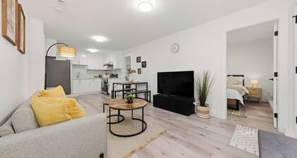 Spacious 2BR Suite Minutes to Guildford & Hwy 1