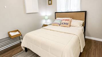 2 bedrooms, iron/ironing board, free WiFi