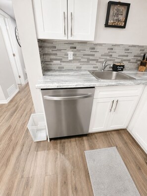 Private kitchen - Cozy Luxury Stay, Wi-Fi and fully equipped (Brantford)
