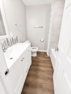 Bathroom - Cozy Luxury Stay, Wi-Fi and fully equipped (Brantford)