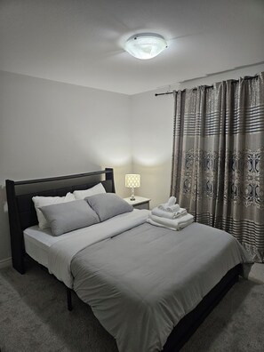 Room - Luxury 4 BDRM Niagara Escape+Free Falls Drop -Off (Thorold)