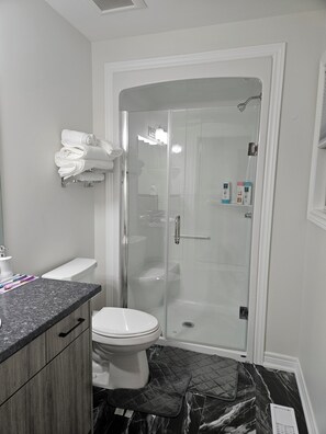 Bathroom - Luxury 4 BDRM Niagara Escape+Free Falls Drop -Off (Thorold)
