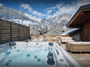 Outdoor spa tub - Penthouse Les Cornettes - Make the most of the mountains - OVO Network (La Chapelle-d'Abondance)