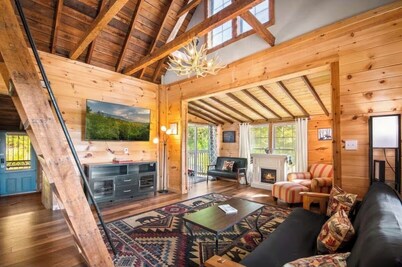 Cozy Mountain Retreat w/ Hot Tub, Fire Pit & Views