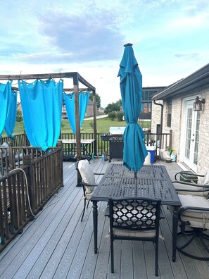Outdoor dining - Travel Nurse & Corporate Stay 31+Days Nashville Fully Furnished Quiet (Nashville)