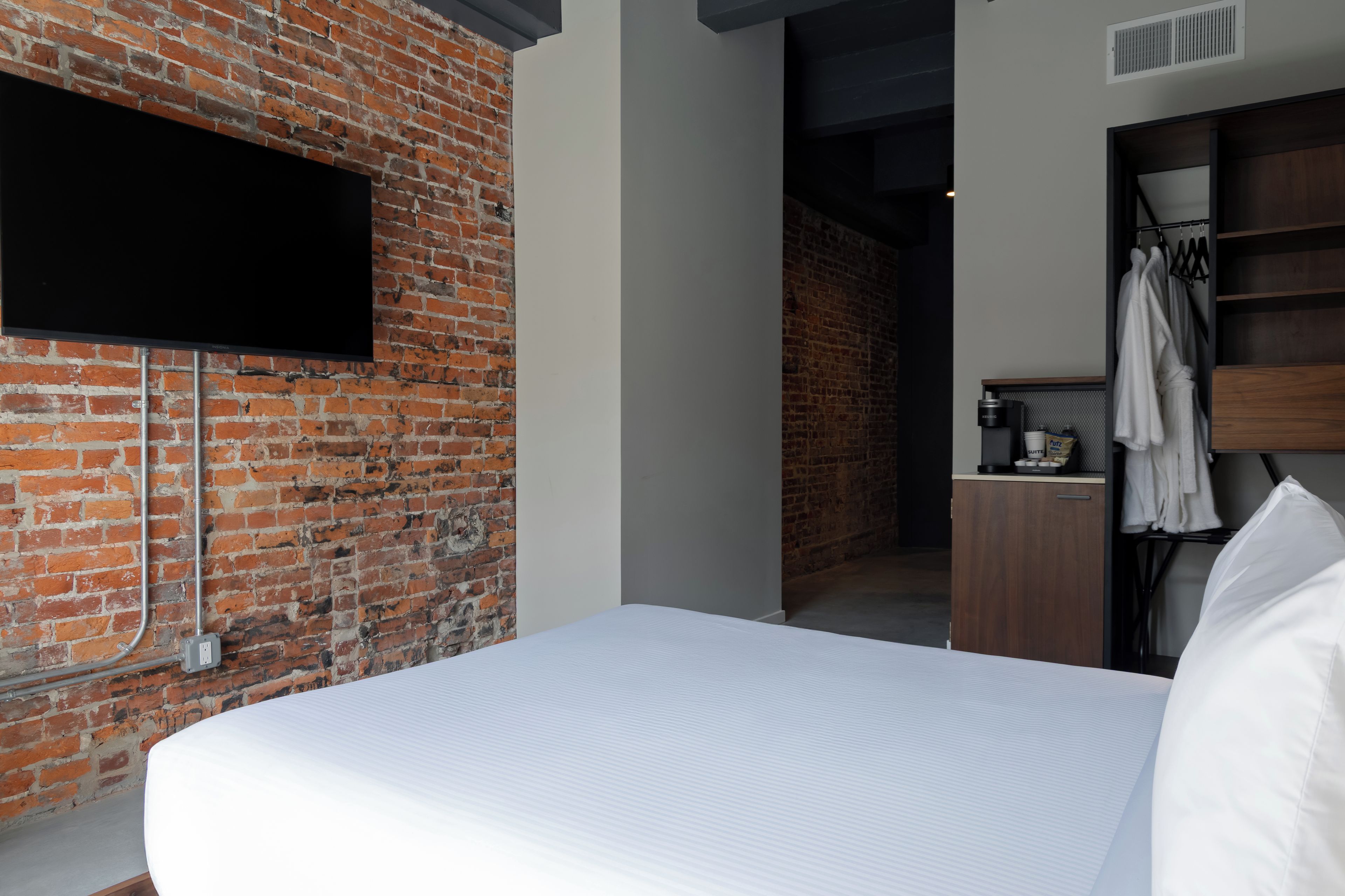 1 bedroom, internet, bed sheets
