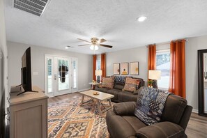 Unclassified image, 2 of 6, button - Relaxing 2BR 1BA Townhome • Loaded Amenities • Central Location Near I-40 (Jackson)