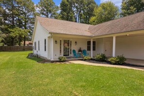 Unclassified image, 5 of 6, button - Relaxing 2BR 1BA Townhome • Loaded Amenities • Central Location Near I-40 (Jackson)