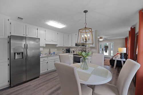 Relaxing 2BR 1BA Townhome • Loaded Amenities • Central Location Near I-40