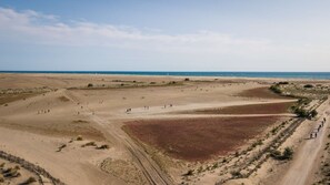 Beach nearby - 2-room apartment with sleeping alcove and terrace, close to the sea and shops (LE GRAU DU ROI)