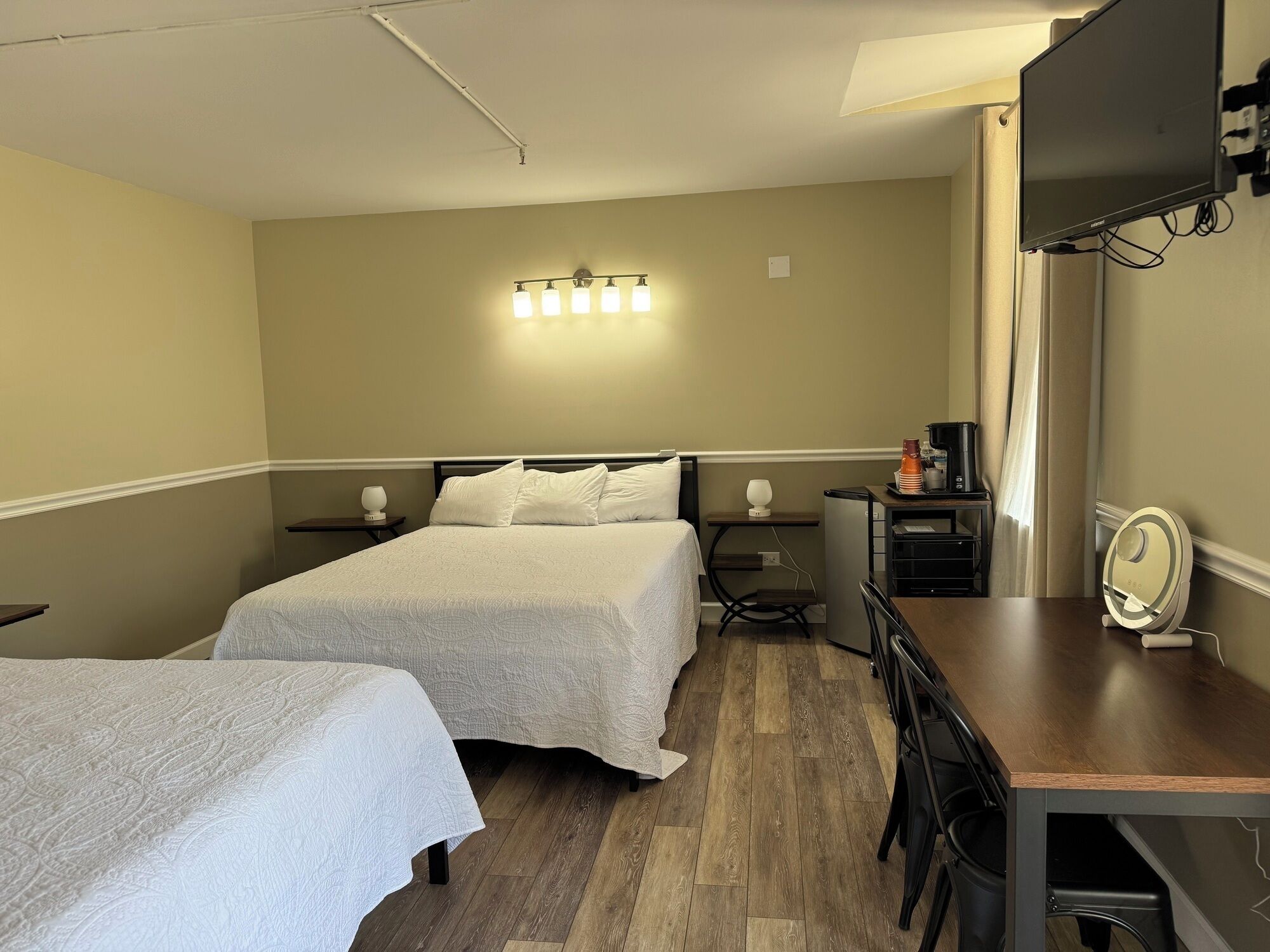 Nestle Inn Is A Charming, Historic Hotel Located In The Heart Of Hermann, Mo - Hermann, MO