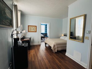 Room - Nestle Inn is a charming, historic hotel located in the heart of Hermann, MO (Hermann)