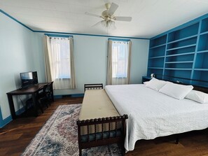 Room - Nestle Inn is a charming, historic hotel located in the heart of Hermann, MO (Hermann)