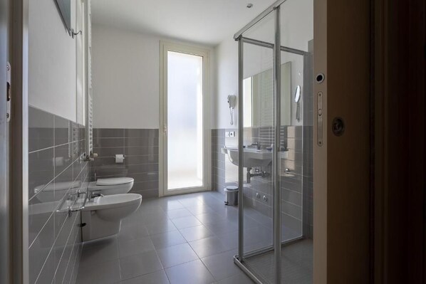 Bathroom - Hotel gimmi (Torre Pedrera)