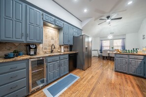 Fridge, oven, stovetop, dishwasher