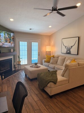 Living area - Peaceful 2-beds/2- baths apartment in charming Augusta (Augusta)