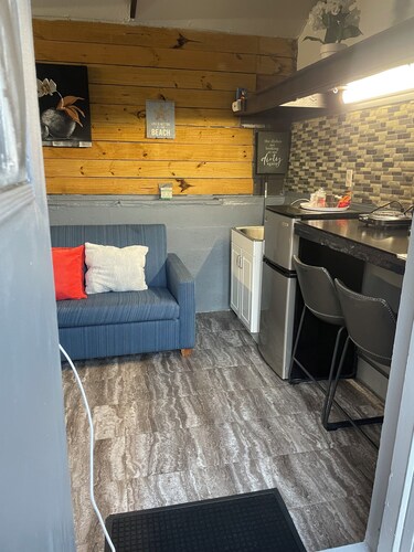 Cozy 1-bedroom studio tiny home experience