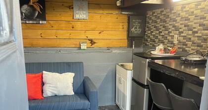 Cozy 1-bedroom studio tiny home experience