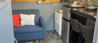 Cozy 1-bedroom studio tiny home experience