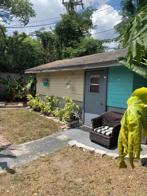 Terrace/patio - Cozy 1-bedroom studio tiny home experience (Orlando)