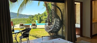 Cozy chalet in Paraty with a bathtub and a beautiful sea view.