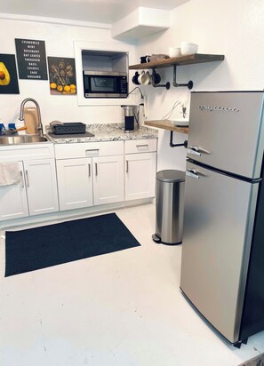 Private kitchen - Private, quiet, central garden level suite (Denver)