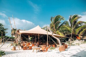 Outdoor dining - Ikal Boutique Hotel Tulum (Tulum)
