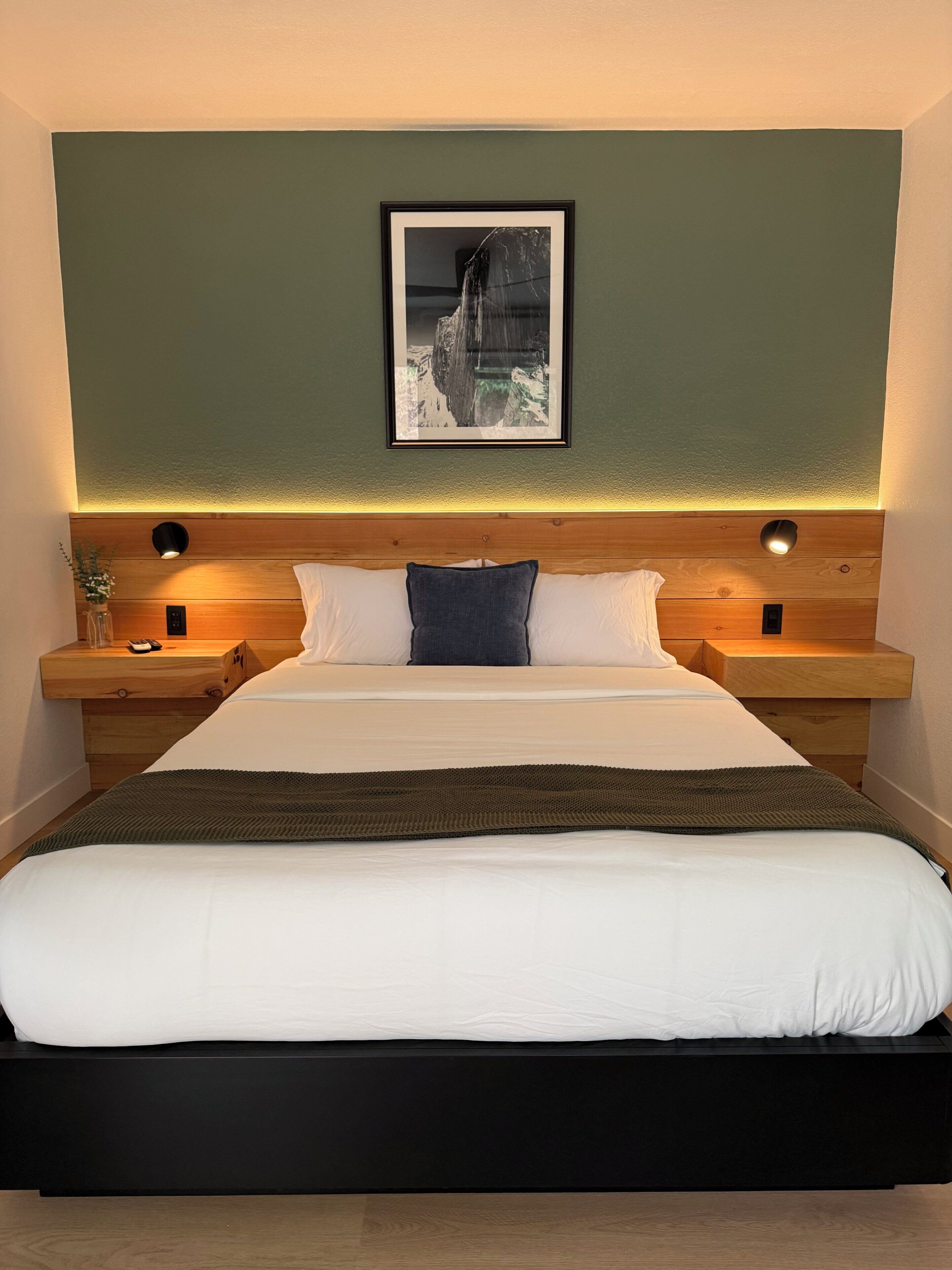 Room (#6) | Desk, laptop workspace, free WiFi, bed sheets