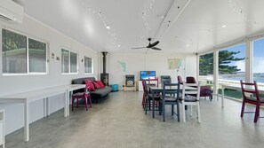 Interior - Long Beach Bayview Haven (Long Beach)