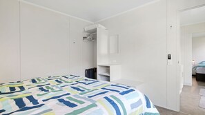 WiFi, bed sheets - Long Beach Bayview Haven (Long Beach)