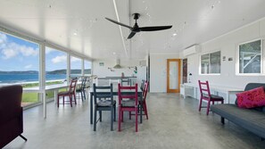 Dining - Long Beach Bayview Haven (Long Beach)