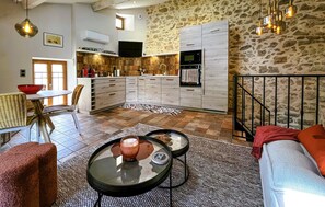 Interior - Gorgeous home in Cessenon-Sur-Orb with WiFi (Cessenon-Sur-Orb)