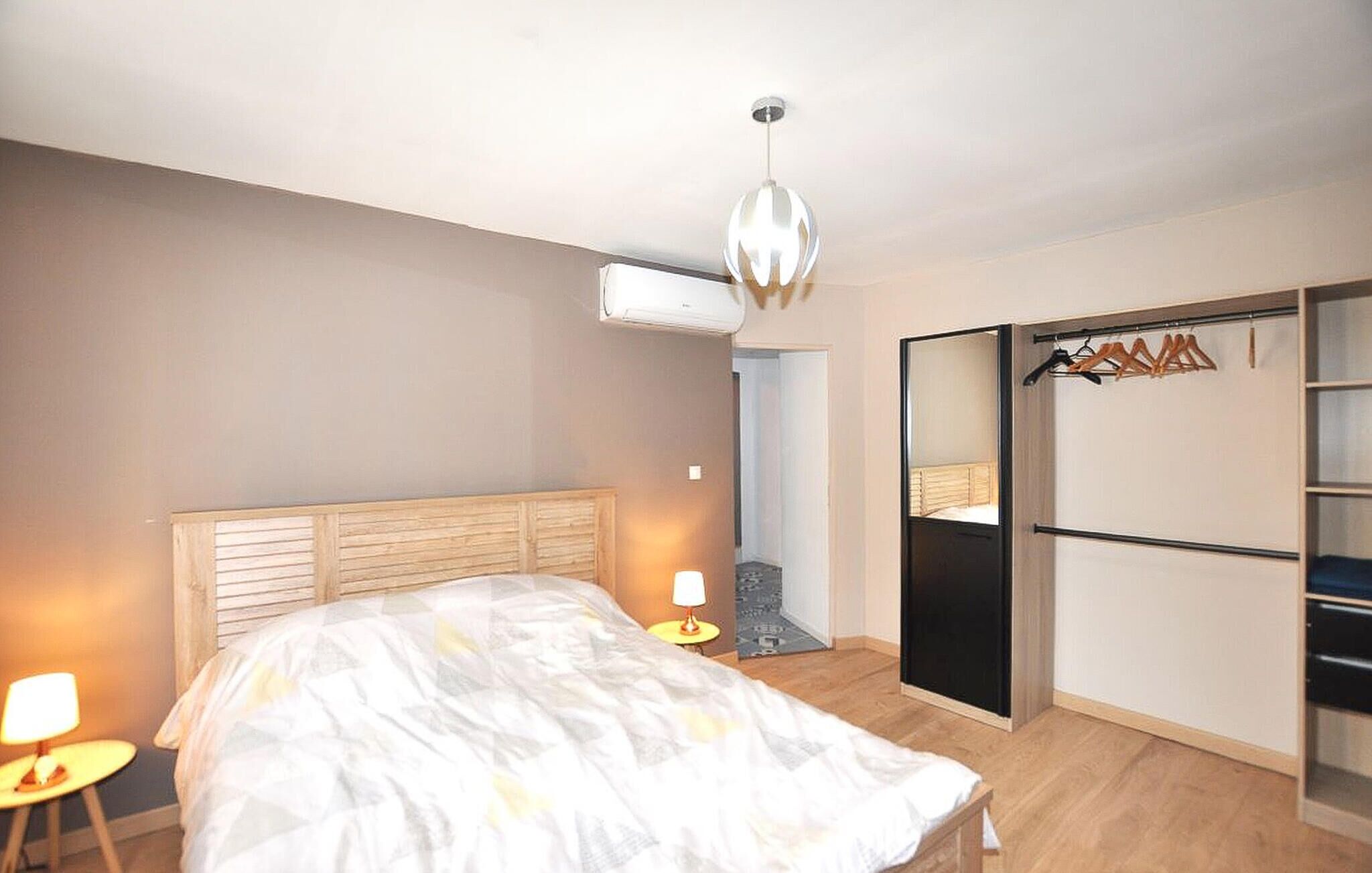 2 bedrooms, travel cot, free WiFi