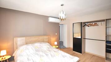 2 bedrooms, travel cot, free WiFi
