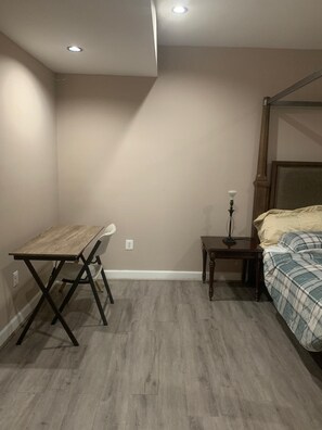Room - Cozy 2-basement bedroom and 1 bath with exterior entrance (Lanham)