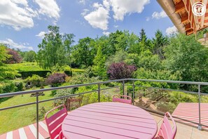 Outdoor dining - Le Clos des Vignes - VERZE (VERZE)