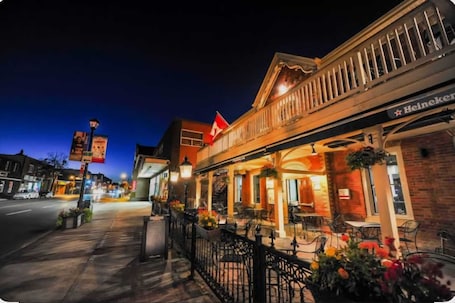 Exterior. Charming Streetsville 2BR Suite-Parking & Laundry